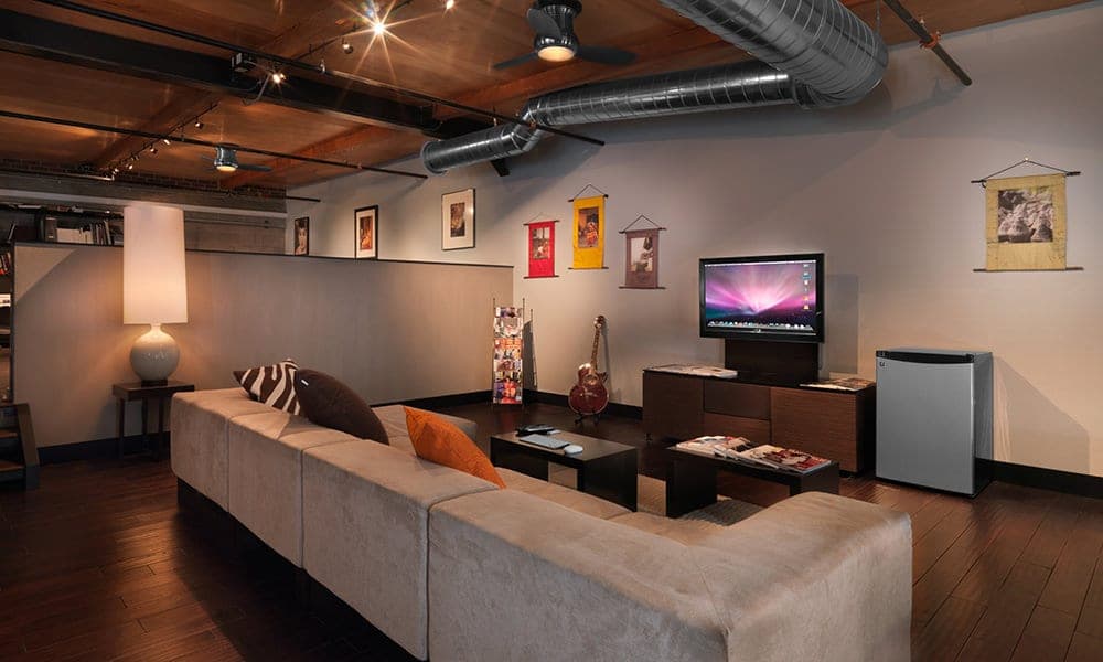 The client lounge with sofa and a tether-station monitor